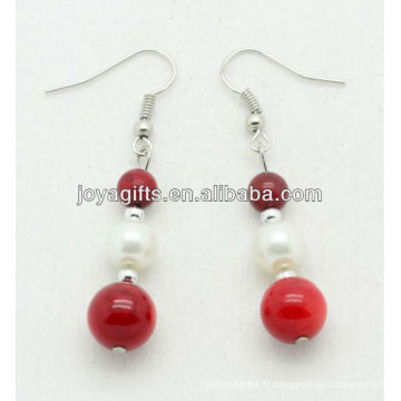 Perles naturelles de corail rouge avec boucles d&#39;oreilles en perle d&#39;eau douce